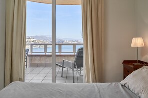 3 bedrooms, iron/ironing board, free WiFi, bed sheets - Apartment 'Las Lomas de Marina del Este' with Sea Views, Terraces, Shared Pool and Wi-Fi (Almuñecar)