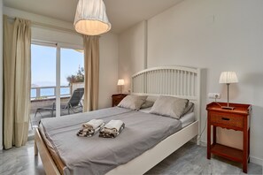 3 bedrooms, iron/ironing board, free WiFi, bed sheets - Apartment 'Las Lomas de Marina del Este' with Sea Views, Terraces, Shared Pool and Wi-Fi (Almuñecar)