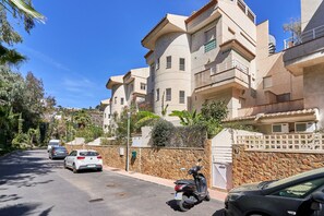 Exterior - Apartment 'Las Lomas de Marina del Este' with Sea Views, Terraces, Shared Pool and Wi-Fi (Almuñecar)