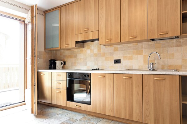Fridge, oven, stovetop, coffee/tea maker - Pet-Friendly Apartment 'Sandra Casa Claudia' with Mountain View (Livigno)