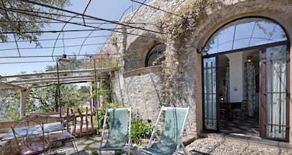 Apartamento 'Lavanda' con vistas al mar, jardín y Wi-Fi