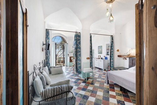 Apartment 'Lavanda' with Sea View, Garden, and Wi-Fi