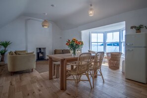 Living area - Brook Cottage Green - 2 Bedroom - Dale (Haverfordwest)