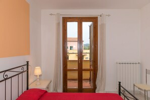1 bedroom, free WiFi, bed sheets - Apartment 'Bilocale Pendolino' with Balcony, Shared Pool & Wi-Fi (Suvereto)