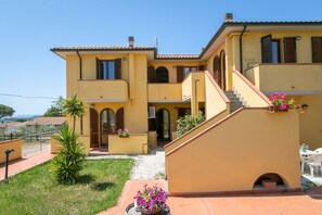 Exterior - Apartment 'Bilocale Olivastra' with Balcony, Shared Pool & Wi-Fi (Suvereto)