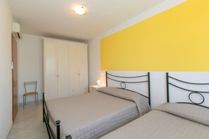 1 bedroom, free WiFi, bed sheets - Apartment 'Bilocale Olivastra' with Balcony, Shared Pool & Wi-Fi (Suvereto)