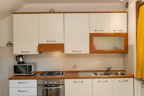 Kühlschrank, Ofen, Herdplatte, Geschirrspüler