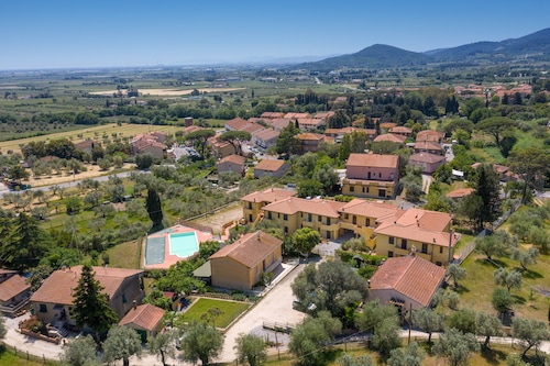 Apartment 'Bilocale Foglia Tonda' with Terrace, Shared Pool & Wi-Fi