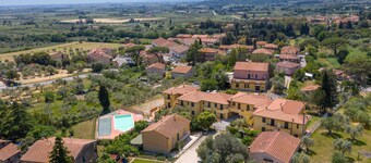 Apartment 'Bilocale Foglia Tonda' with Terrace, Shared Pool & Wi-Fi