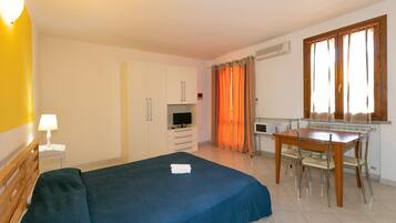 1 quarto, Wi-Fi de cortesia, roupa de cama