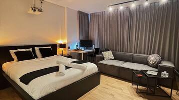 1 bedroom, desk, free WiFi, bed sheets