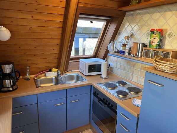 Kühlschrank, Mikrowelle, Ofen, Geschirrspüler