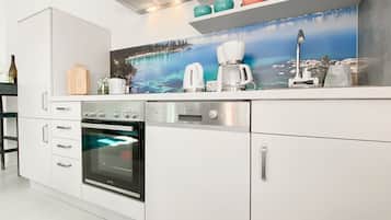 Kühlschrank, Mikrowelle, Ofen, Geschirrspüler