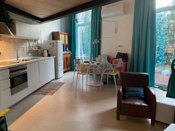 Fridge, microwave, oven, dishwasher