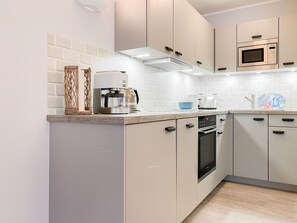 Kühlschrank, Mikrowelle, Ofen, Geschirrspüler