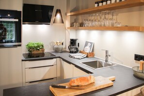 Fridge, oven, dishwasher, coffee/tea maker