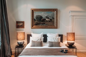 Luxe tweepersoonskamer | Lakens van Egyptisch katoen, luxe beddengoed, een minibar