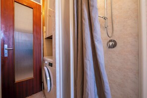 Standard Apartment, Multiple Bedrooms, 2 Bathrooms (Residenza Il Parco Family Retreat) | Bathroom