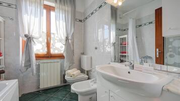Standard Apartment, Multiple Bedrooms, 2 Bathrooms (Residenza Il Parco Family Retreat) | Bathroom | Shower, hair dryer, bidet, towels