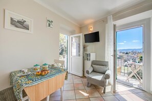 Standard Studio, Lake View (Nido Belvedere AC and Lake View) | Dining