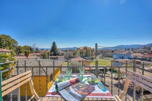 Outdoor dining - Nido Belvedere AC and Lake View (Lesa)