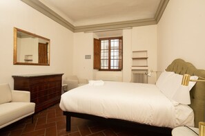 2 bedrooms, iron/ironing board, WiFi, bed sheets - Fantastic apartment for 6 people in Vie dei Bardi (Firenze)