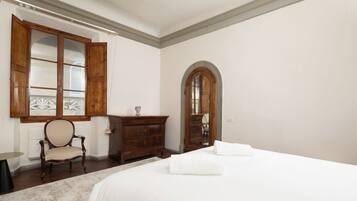 2 Schlafzimmer, BĂŒgeleisen/BĂŒgelbrett, WLAN, BettwĂ€sche