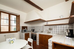 Fridge, microwave, oven, stovetop - Fantastic apartment for 6 people in Vie dei Bardi (Firenze)