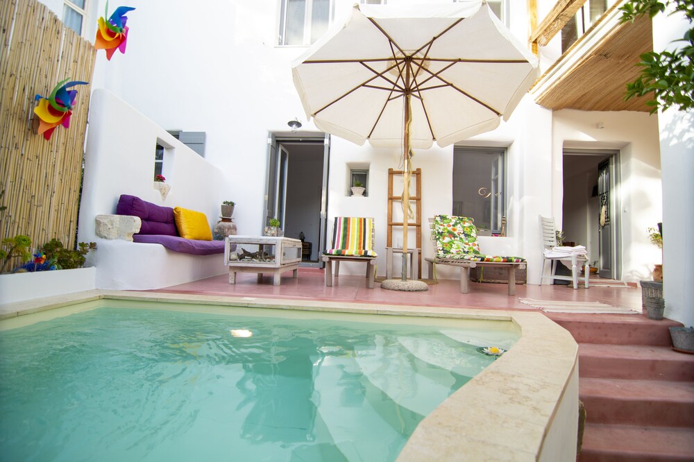 Quartano Paros Residence