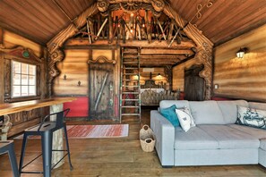 Grand Cabin | Living area