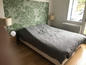 4 bedrooms, iron/ironing board, WiFi