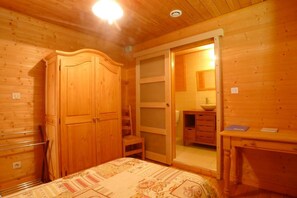 8 dormitoris, planxa i posts de planxar i wifi