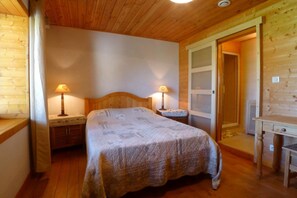 8 bedrooms, iron/ironing board, WiFi
