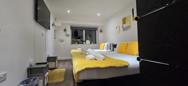 1 habitación y caja de seguridad en la habitación