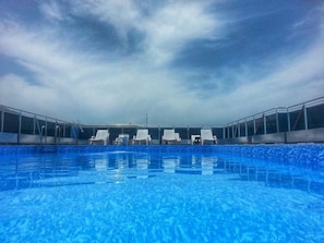 Alberca al aire libre por temporada