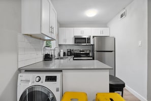 Apartment | 1 bedroom, WiFi - Modern 1BR Near UT Hyde Park Evonify (Austin)
