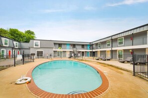 Kolam renang outdoor