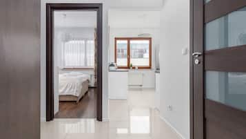 1 slaapkamer, een strijkplank/strijkijzer, beddengoed