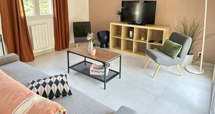 Ă 5 min Ă pied de la plage des Lecques, notre jolie maisonnette vous accueille !