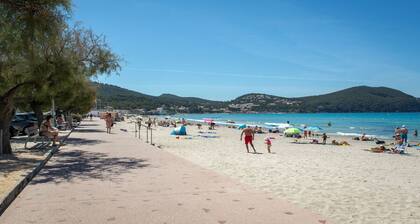 5 minutes walk from the beach of Lecques, our pretty house welcomes you!