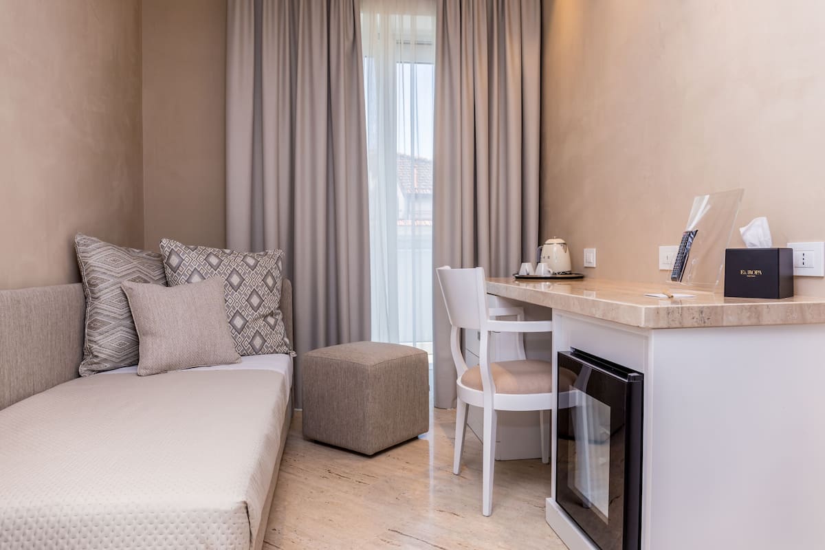 Classic Room | Premium bedding, minibar, in-room safe, desk