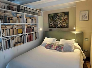 1 bedroom, in-room safe, desk, iron/ironing board