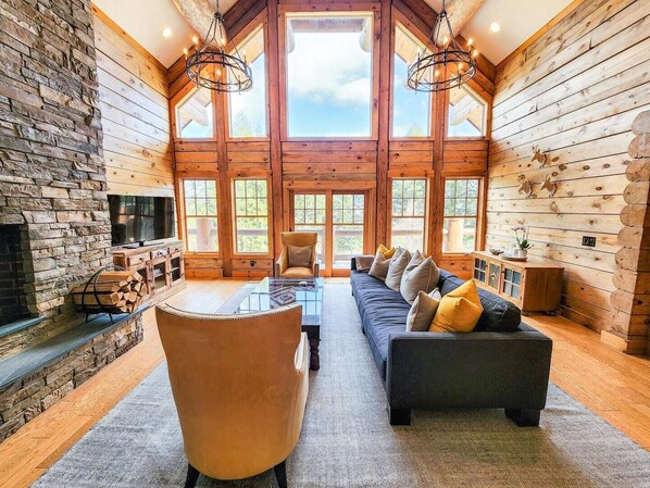 Smart TV, fireplace