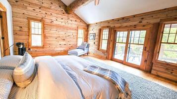 4 bedrooms, free WiFi, bed sheets