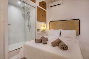 Shower, hair dryer, towels, shampoo