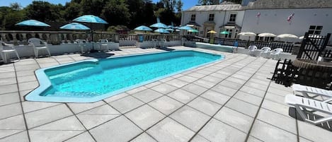 Piscina coberta i piscina a l'aire lliure