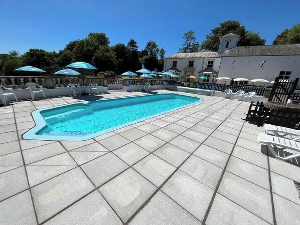 Piscine couverte, piscine extérieure