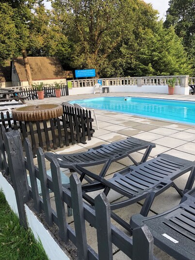 modern accommodation with leisure facilities, weekly and monthly discount
