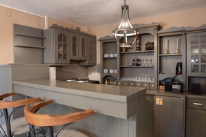 Private kitchen - Dandy Villas Nymfaio Snowfairy (Amyntaio)