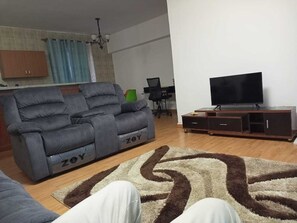 14-inch Smart TV with digital channels, TV - Stay.Plus Mpuuga Garden Apartment (Nairobi)